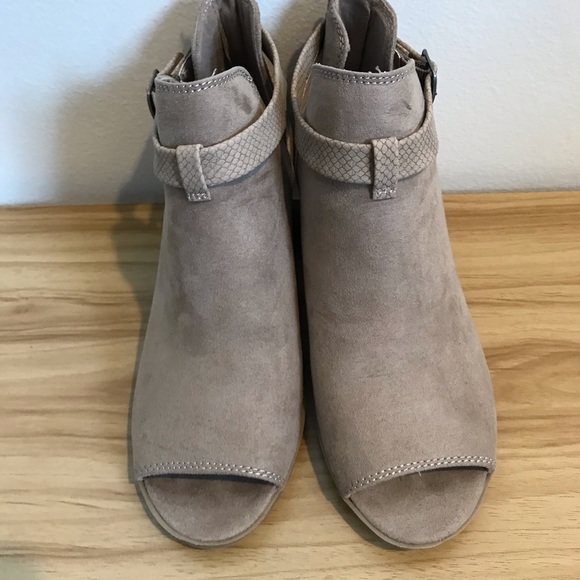 Arizona Memory Foam Booties Ankle Boots Tan 7.5M - Picture 3 of 8